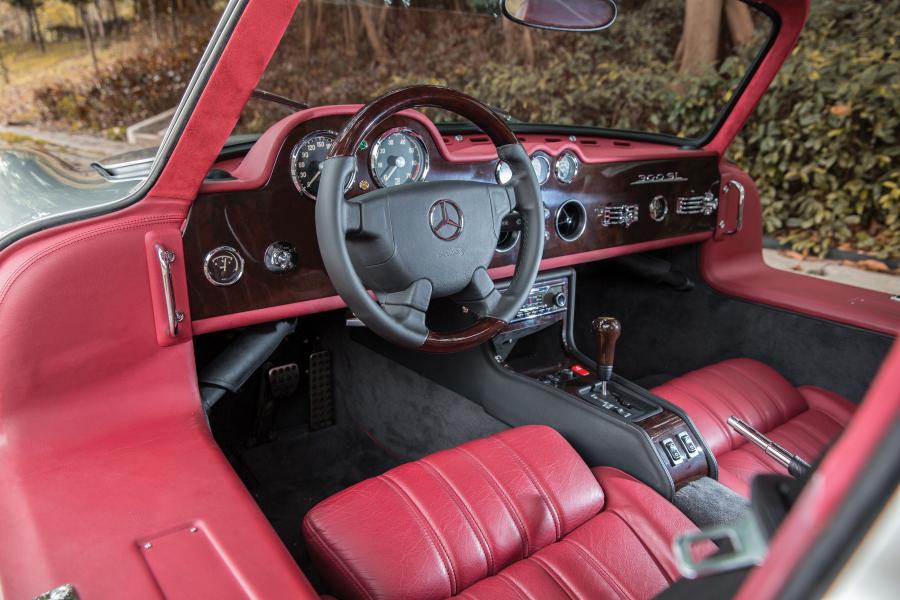  Mercedes-Benz 300 SL AMG 1996 года  (фото 14 из 15)